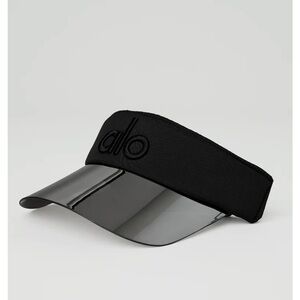 NWOT Alo Yoga Black airlift solar visor with Silver Brim